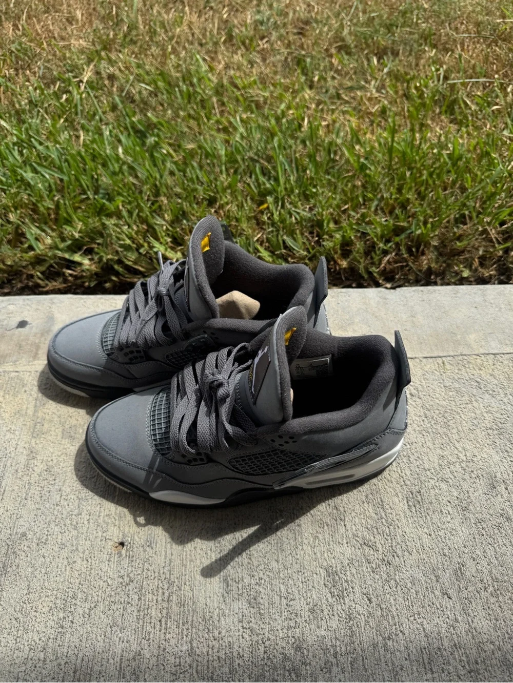 NEW!!! Cool Grey 4s. Size 7.5M 9W. 10/10 Condition.